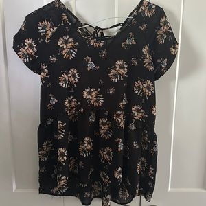 In excellent condition, light and comfortable. 98% polyester 2% spandex.